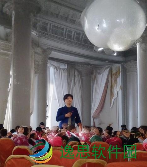 地铁上配合咸猪猪手电视,地铁上咸猪猪手电视引发的奇妙故事与人际互动探讨